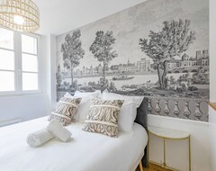 Hotelli La Suite De L&apos;orangerie Les Demoiselles à Versailles, à 200 Mètres Du Château (Versailles, Ranska)