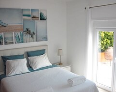 Hotelli Small Holiday Home With Large Pool Near The Beach (Lourinha, Portugali)