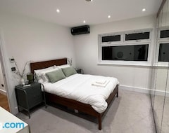 Tüm Ev/Apart Daire Streatham House - Detached 2 Bedroom 2 Bathroom House Sleeps 6 With Garden (Croydon, Birleşik Krallık)
