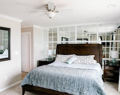 Entire House / Apartment Modern 4bdr Oceanfront Home (Virginia Beach, USA)