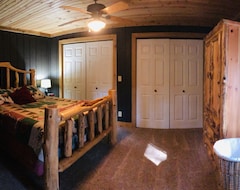 Entire House / Apartment Cozy Cabin With 2 Acre Private Lake On 100 Acre Nature Retreat (Scio, USA)