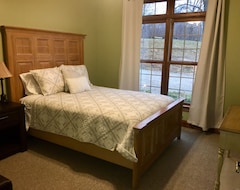 Entire House / Apartment Spacious Lodge/home Located In The Beautiful Hocking Hills. (Rockbridge, USA)