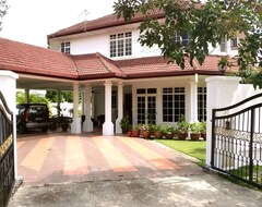 Hotel Rumah Putih B&B Near Klia (Sepang, Malaysia)