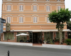 Hotel Casa Rossa (Montecatini Terme, İtalya)