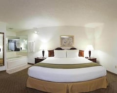 Holiday Inn Express & Suites Alliance, an IHG Hotel (Alliance, USA)