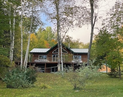 Entire House / Apartment Waterfront Chalet Oasis Perfect For A Quiet Summer Or Winter Getaway (Lac-Ernest, Canada)