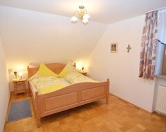 Toàn bộ căn nhà/căn hộ Spacious apartment with five bedrooms, garden, sauna, and lounge (Schönsee, Đức)