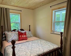 Casa/apartamento entero Newly Renovated Cottage On Burnt River With Hot Tub & Sauna (Fenelon Falls, Canadá)