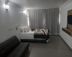 Khách sạn Alen Castro Veiga (Goiânia, Brazil)