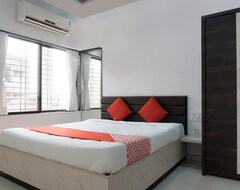 Oyo 66478 Sai Hotel (Surat, Hindistan)