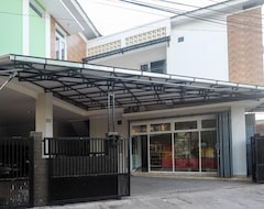 Hotelli Reddoorz Syariah Near Transmart Pabelan Solo (Surakarta, Indonesia)