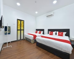 Khách sạn Oyo 90869 Hotel Madeena Inn (Sepang, Malaysia)