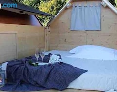 Kamp Alanı Starsbox con piscina e idromassaggio (Celle Ligure, İtalya)