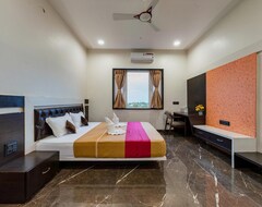 Hotel Chandradeep Regency (Dhule, India)