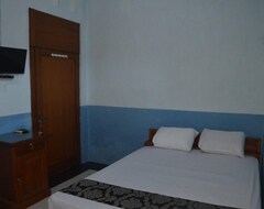 Hotel Oyo 93736 Homestay Joglo Dephis Syariah (Magelang, Indonezija)