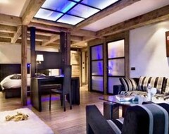 Khách sạn Comfortable and charming apartments in residence, just near the ski slopes and facilities. (Tignes, Pháp)
