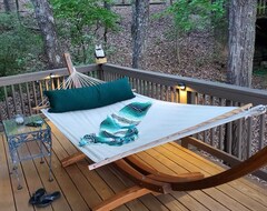 Hele huset/lejligheden Deluxe Romantic Couples Retreat Inside Big Canoe With Hot Tub! (Marble Hill, USA)