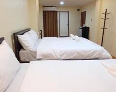 Orngaermae`Mai`M`N - Am Amoonds Hotel (Chanthaburi, Thailand)
