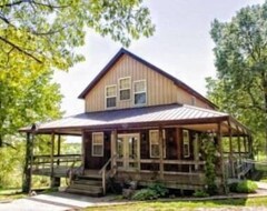 Entire House / Apartment Charmingly Country, Quiet, With Pool, Yet 30 Minutes From Lake Area (Macks Creek, USA)