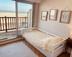 Beautiful Duplex Facing The Sea, Close To The Grand Hotel (Cabourg, France)