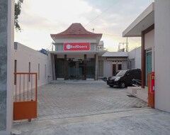 Hotelli Reddoorz Syariah Near Alun Alun Temanggung (Temanggung, Indonesia)