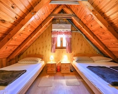 Koko talo/asunto 4 Bedroom Accommodation In Brezane Lekenicke (Lekenik, Kroatia)
