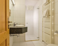 Hotelli Double Room No. 5 (comfort) - Landhotel Zum Metzgerwirt (Bad Bayersoien, Saksa)