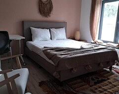 Entire House / Apartment Terre De Douar: En Amoureux, Pour Découvrir Pairi Daiza (Lens, Belgium)