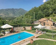 Cijela kuća/apartman Nice house with pool, large garden, beautiful views and a pony (Cagli, Italija)