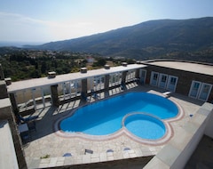 Khách sạn Aiolos Hotel Andros (Menites, Hy Lạp)