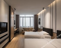 Hotel Zesly Design (Tongnan, China)