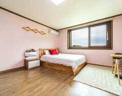 Guesthouse Uljin Stone Light Pension (Uljin, South Korea)