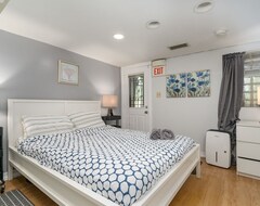 Entire House / Apartment One Bedroom English Basement in the Heart of Adams Morgan (Washington D.C., USA)