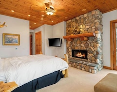 Casa/apartamento entero Beautiful 11,600 Sq' Mullett Lake Home & Carriage House, Private 2.5 Acre Lot (Mullett Lake, EE. UU.)