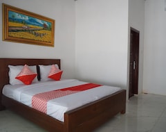 Hotelli Oyo 93185 Ayani Guest House (Tulungagung, Indonesia)