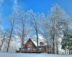Entire House / Apartment Romantic Get Away - Branson Bear Log Cabin - Pet Friendly (Ridgedale, USA)