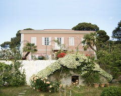 Bed & Breakfast Villa Cassuto Maison de Charme (Livorno, Ý)