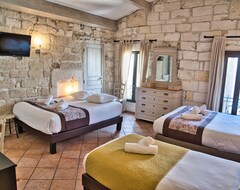 Khách sạn Hotel La Muette (Arles, Pháp)