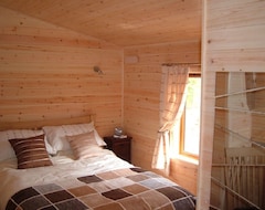 Cijela kuća/apartman 4 Star Luxury Lakeside Pine Lodge ( With Sauna) In Secluded Shropshire Setting (Bridgnorth, Ujedinjeno Kraljevstvo)