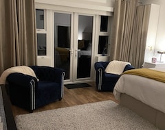 Căn hộ có phục vụ Forest Path Luxury Studio Apartment With Large Bedroom Bathroom And Sauna Sleeps Up To 4 (Ballynahinch, Vương quốc Anh)
