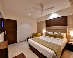 Khách sạn Click  Vadodara (Vadodara, Ấn Độ)