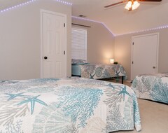 Tüm Ev/Apart Daire Seas The Day! Newly Renovated, 1 Full Acre, Sleeps 8, And Is Pet Friendly. (Cape Charles, ABD)