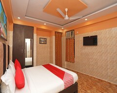 Hotel OYO 22663 Qlark Rooms & Lawn (Delhi, India)