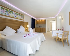 Hotel Apartamentos Squash Ibiza Center (Playa d'en Bossa, Spain)