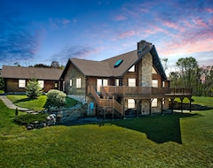 Entire House / Apartment Serenity Log House On 32 Acres, Hottub, Game Room, Views, Over 4,500 Sq Ft (Confluence, USA)