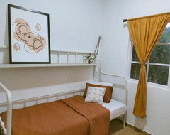 Casa/apartamento entero Rumah Pertama Homestay (Sukabumi, Indonesia)