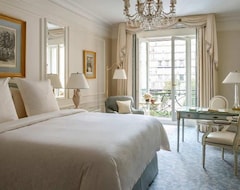 Khách sạn Four Seasons Hotel George V (Paris, Pháp)