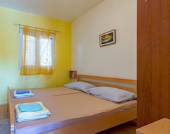 Tüm Ev/Apart Daire Two Bedroom Apartment Near Beach Basina, Hvar (A-11923-A) (Vrbanja, Hırvatistan)