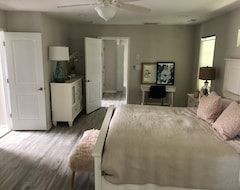 Entire House / Apartment 4 Br/3 Ba Walk To Oceanfront Moca Of Resort Area, Parking Culdesac Convention (Virginia Beach, USA)