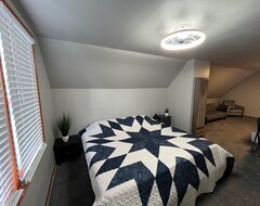 Koko talo/asunto House That Sleeps 10 Two Full Bathrooms (Milwaukee, Amerikan Yhdysvallat)